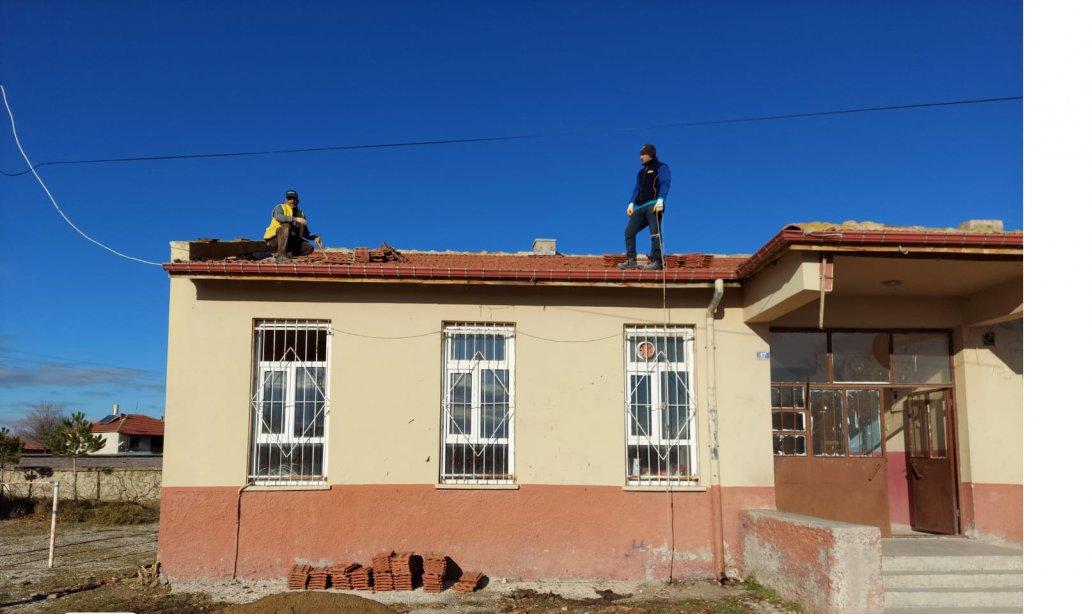Küçükhasan İlk/Orta Okulu eski binasının çatı tamiratı yapıldı