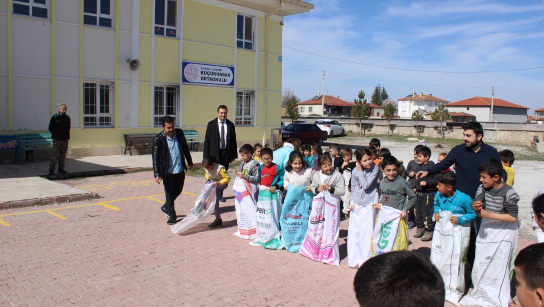 Baharın gelişini temsil eden Nevruz Bayramı Küçükhasan İlk/Ortaokulunda kutlandı.