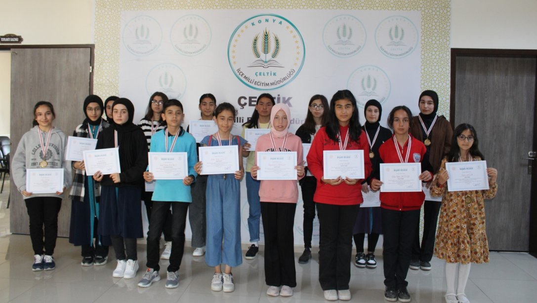 Deneme Sınavlarında Dereceye Giren Öğrencilere Ödülleri Verildi
